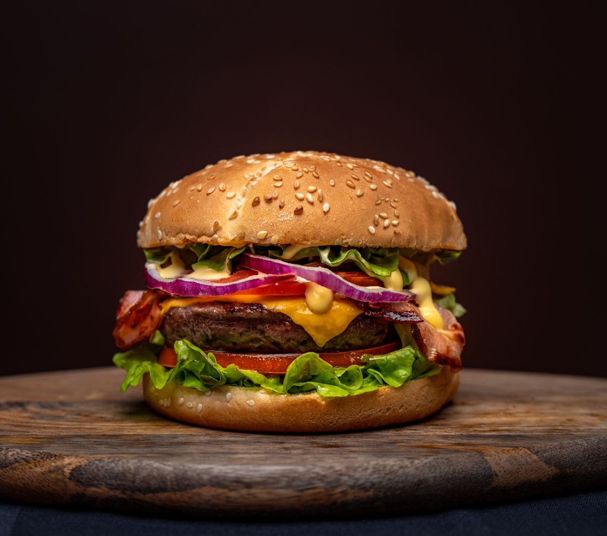 Burger Telur Kaki Lima , Lihat Cara Masaknya Bikin Mual