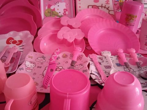 Suami Pakai Dress Hello Kitty