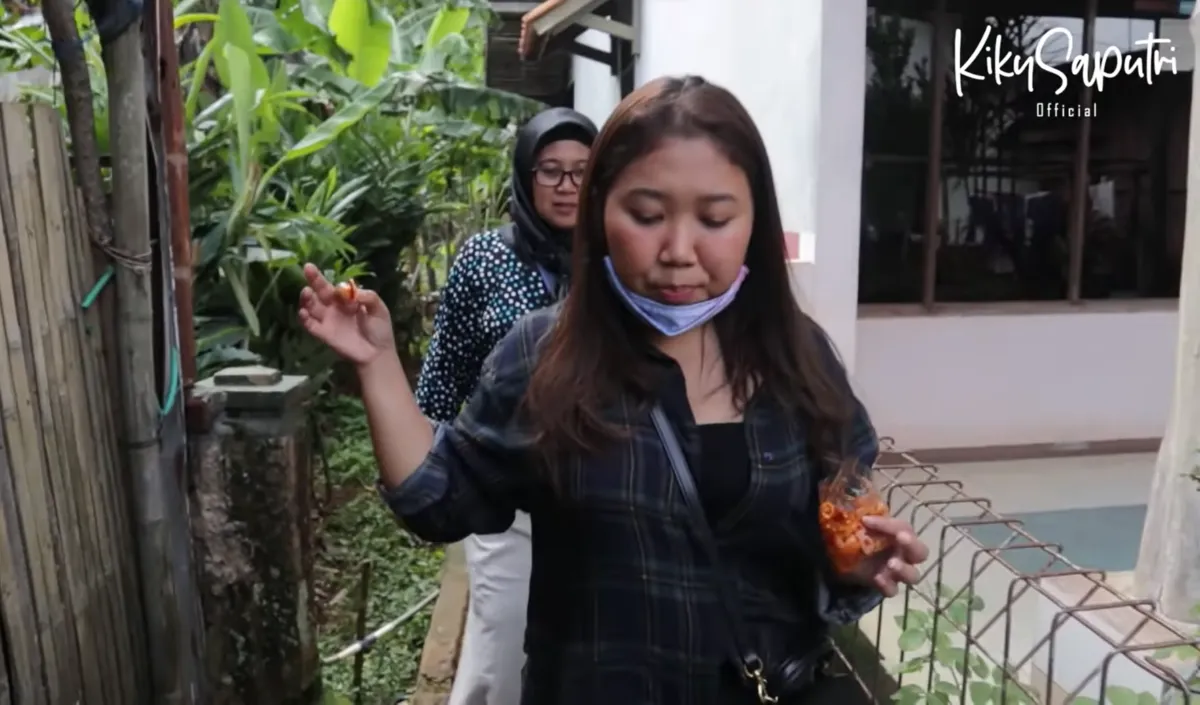 Melewati Gang Sempit