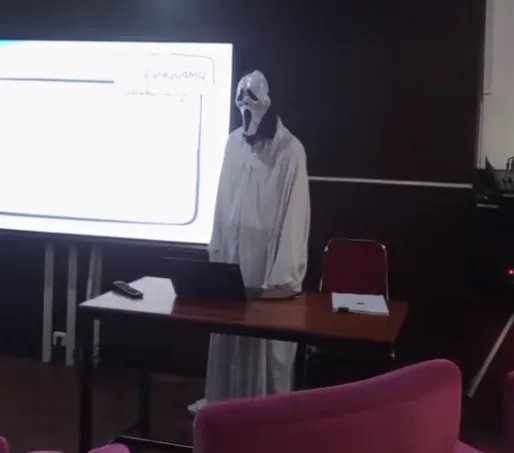 The Real Ujian Skripsi Horror, Mahasiswa Pakai Kostum Hantu