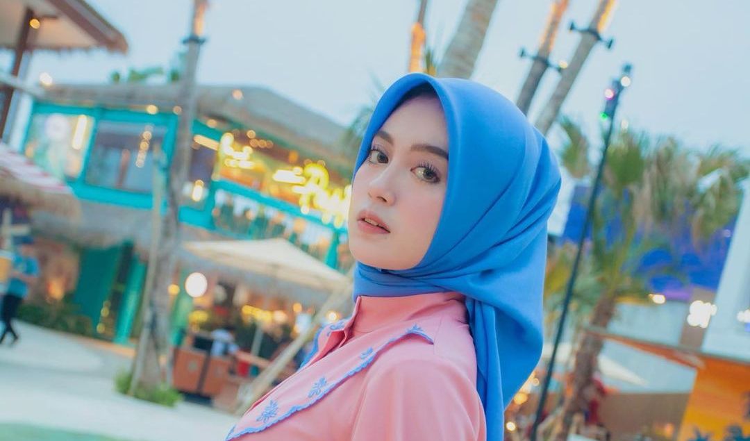 PerpaduanSoft Pink dan Irish Blue