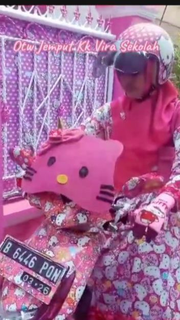 Mama Vira cinta mati Hello Kitty