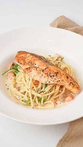 Ini adalah contoh bagaimana Paris Baguette menghadirkan cita rasa yang kaya dalam hidangan mereka. Dan jangan lupa mencicipi sajian hangat seperti Cream Salmon Spaghetti yang memiliki rasa ringan dan paduan yang sempurna.