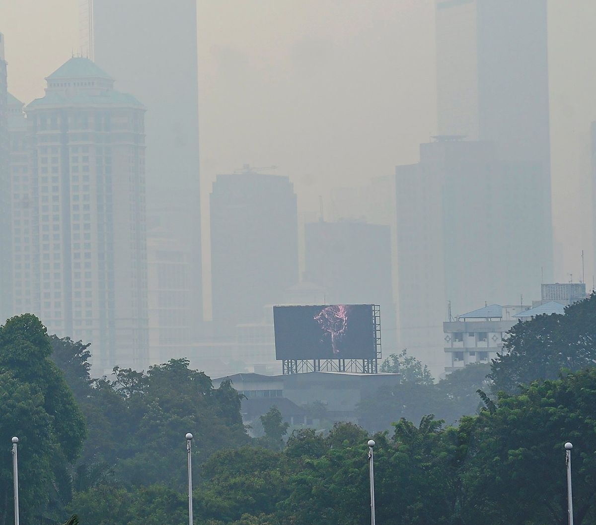 Kualitas Udara Jakarta Masih Tidak Sehat Pagi Ini, Terburuk Ke Delapan ...