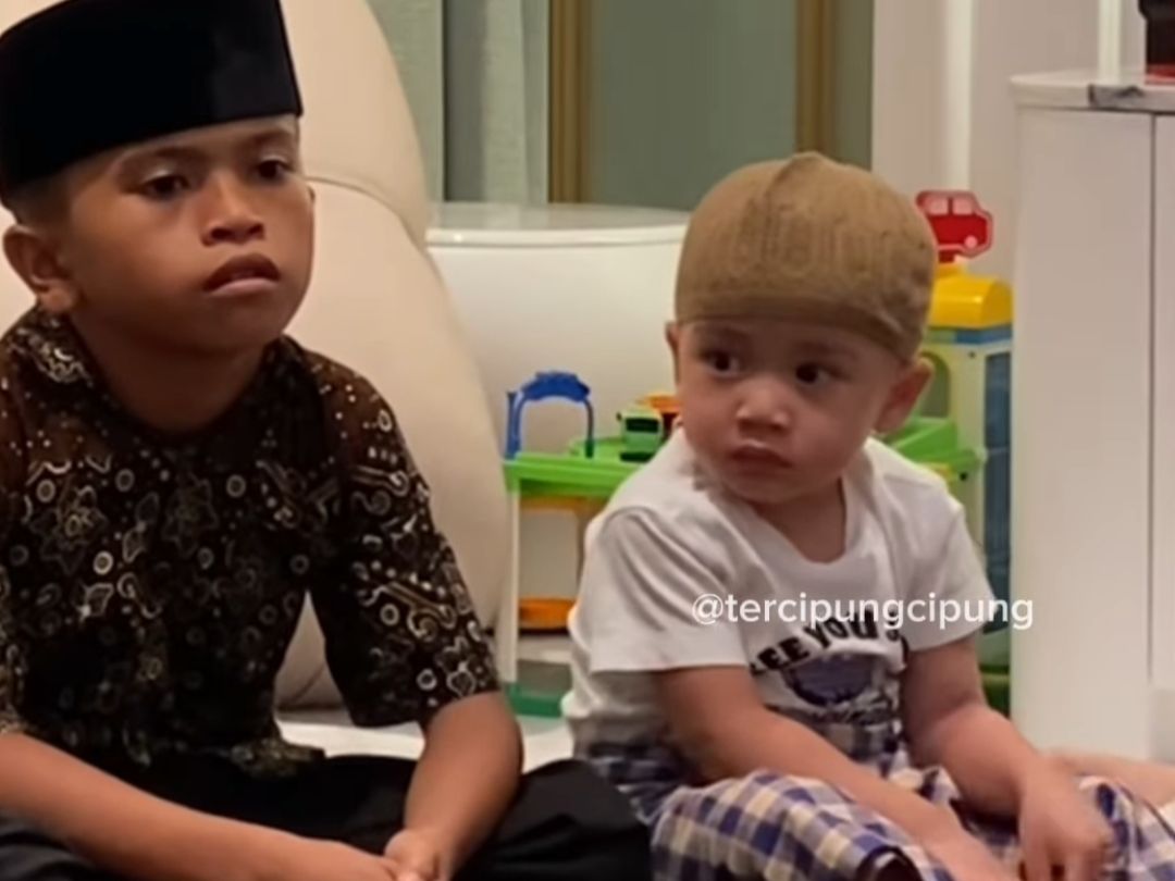 Gemas! 10 Potret Rayyanza Anak Raffi Ahmad dan Nagita Ikut Acara Pengajian, Pake Peci dan Sarung