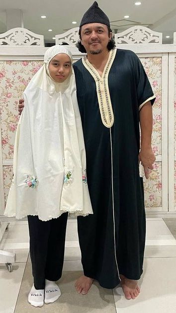 Tampil dengan Rambut Panjang dan Brewok Lebat, Penampilan Terbaru Engku Emran Mantan Suami Laudya Cynthia Bella Bikin Pangling