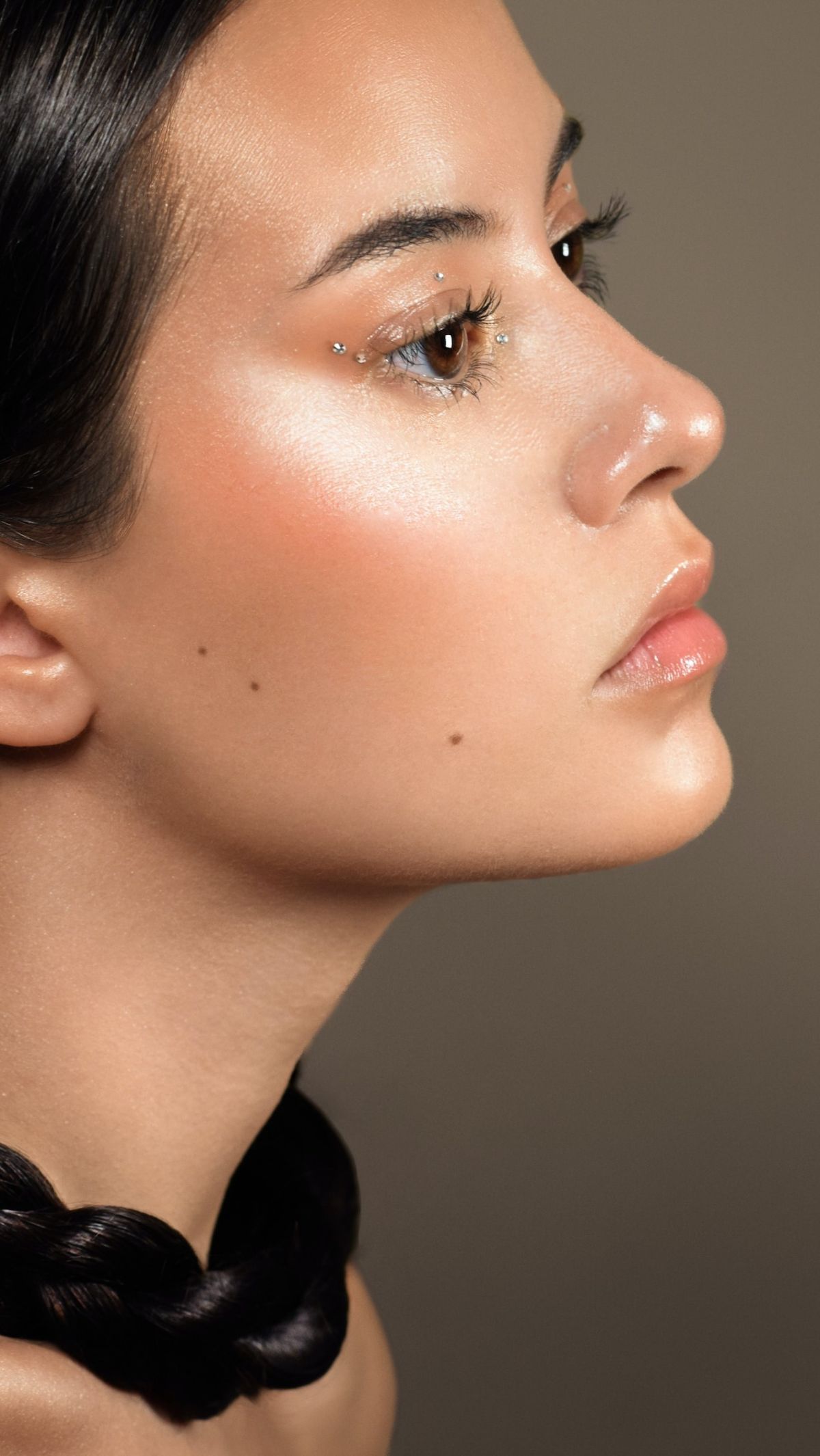 Makeup Luntur Akibat Wajah Berminyak, Ini Solusinya