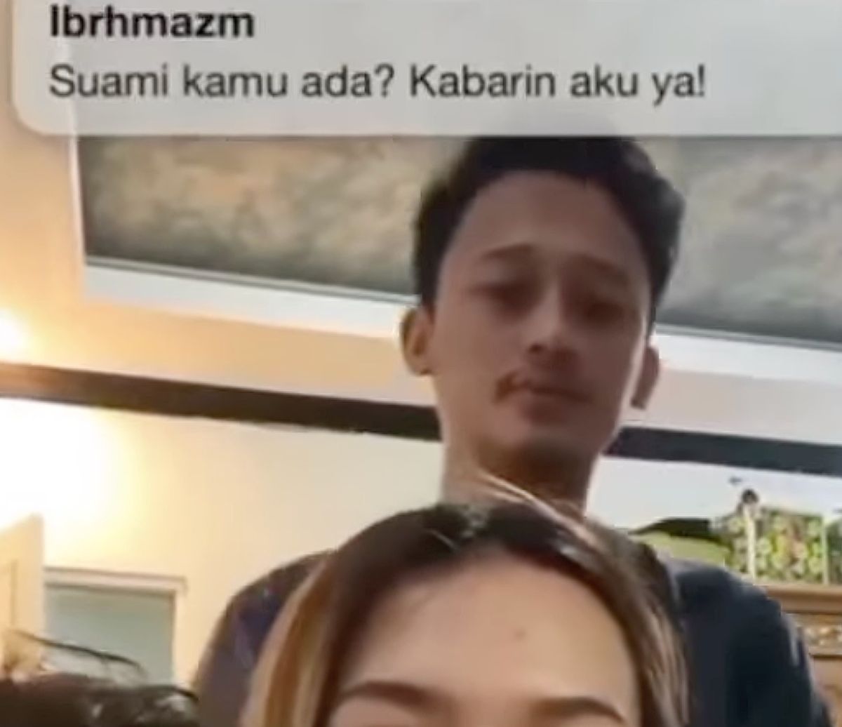 Heboh Video Chat Selingkuhan Istri Kepergok Suami 4396