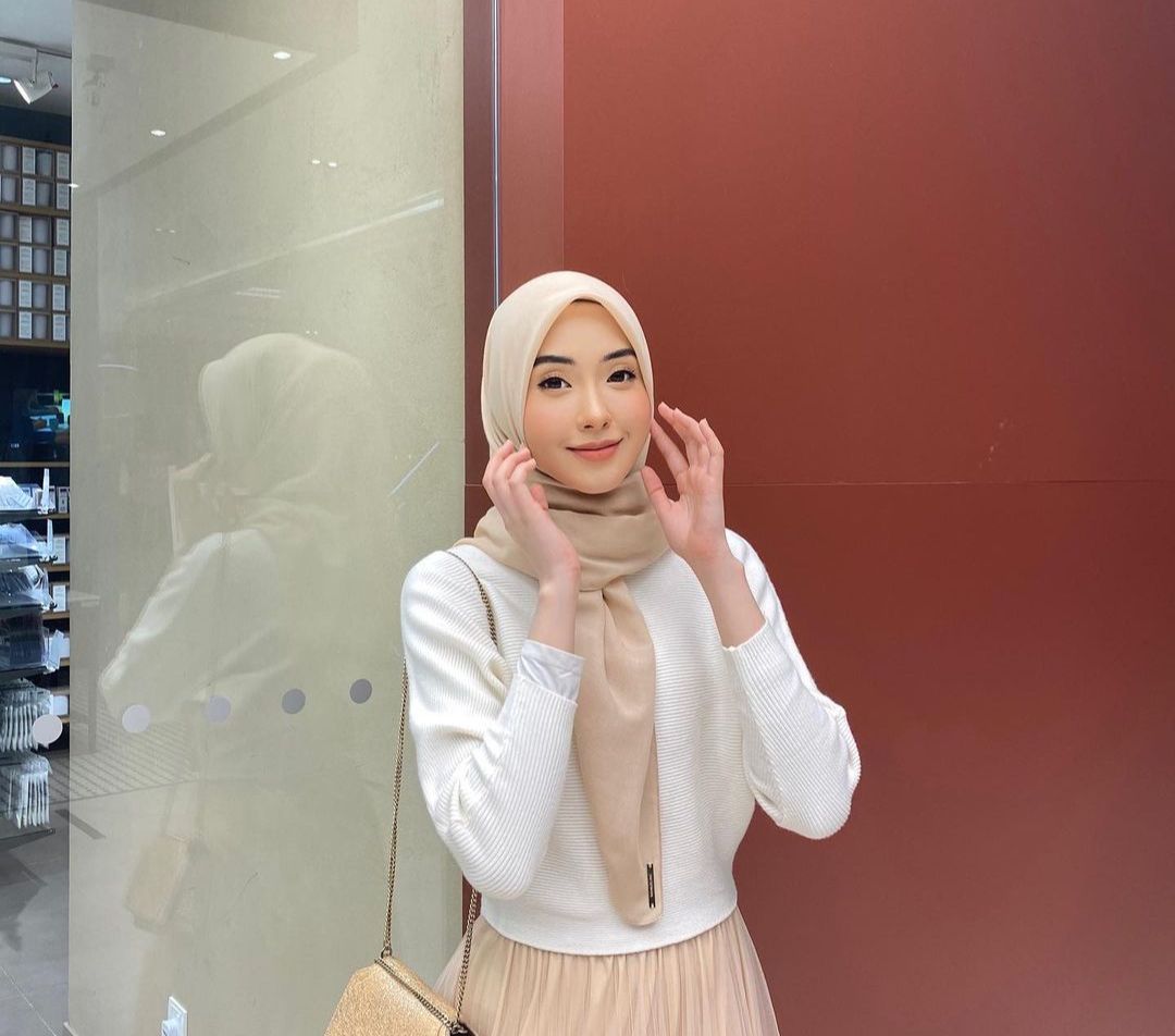 Biar Tak Monoton, Style Hijab Segi Empat Menggunakan Ring