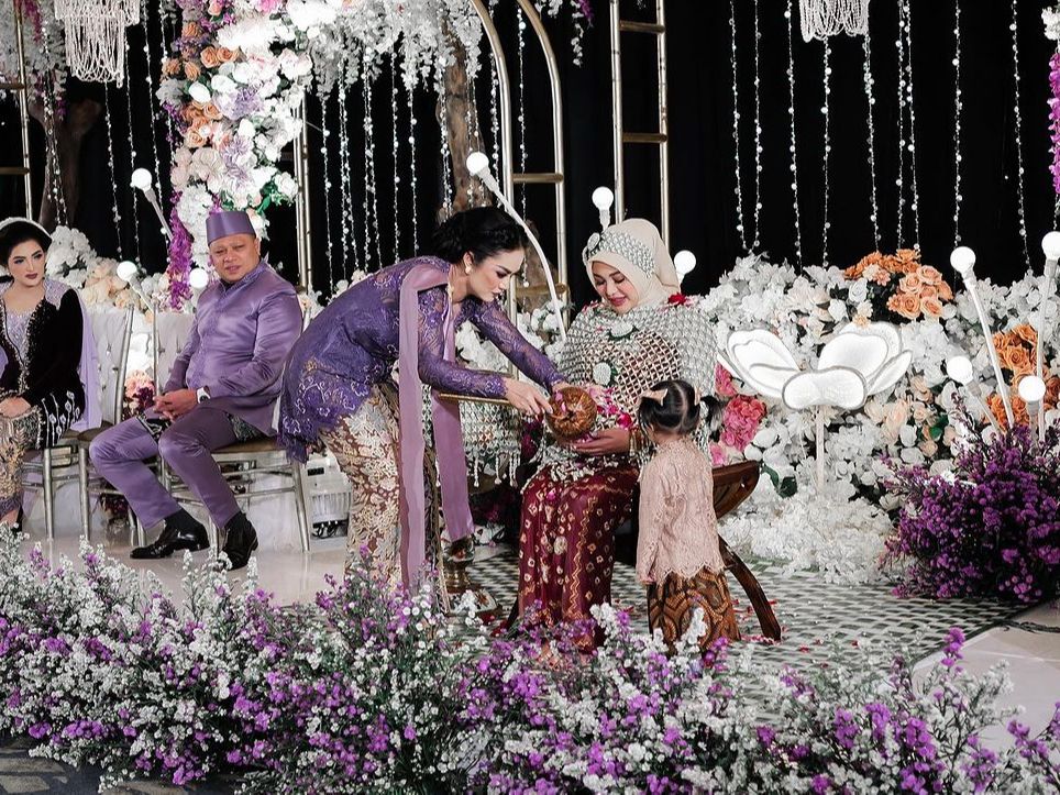 Mewah Banget, Ritual Mitoni Anak Kedua Aurel Atta di Hotel Berbintang