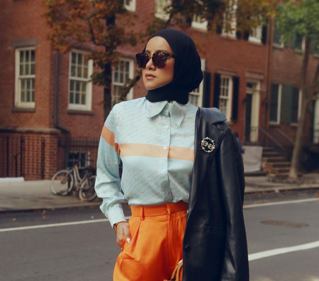 3 Office Look Seru  Olla Ramlan dengan Mix Warna Memikat