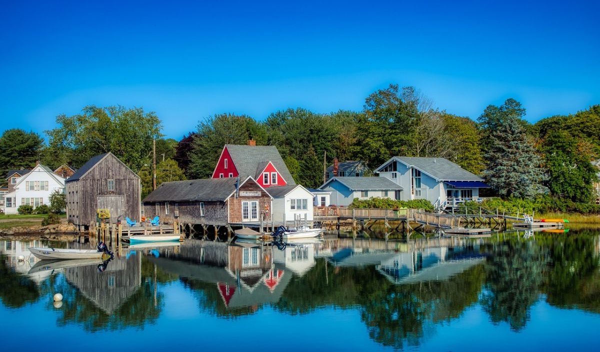 But the real charm lies in the village itself. You'll find historic buildings and a relaxed atmosphere that makes you feel like you're in the past. There are unique boutique shops and cozy cafes all around town.