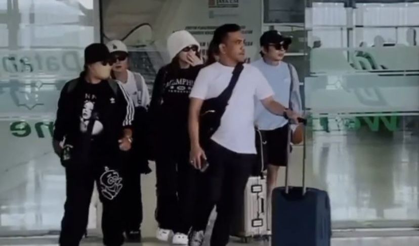 Pakai baju hitam