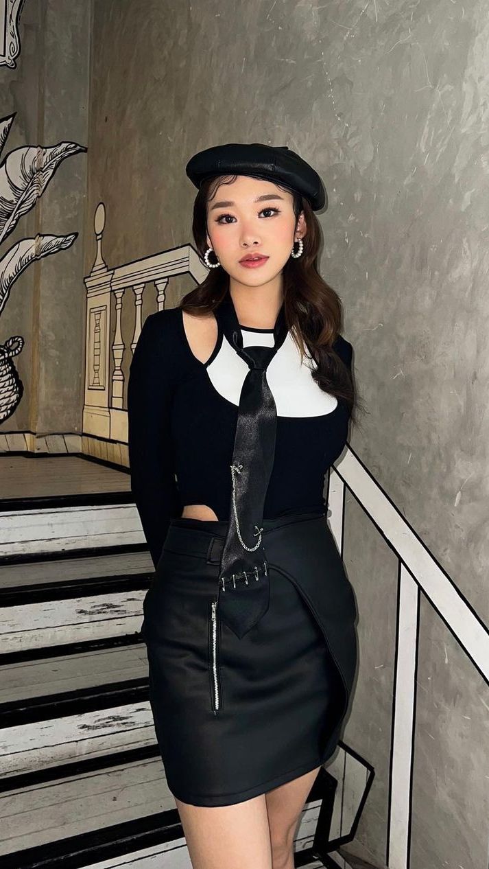 Potret Keseharian Livy Renata, Body Goals Bikin Salfok