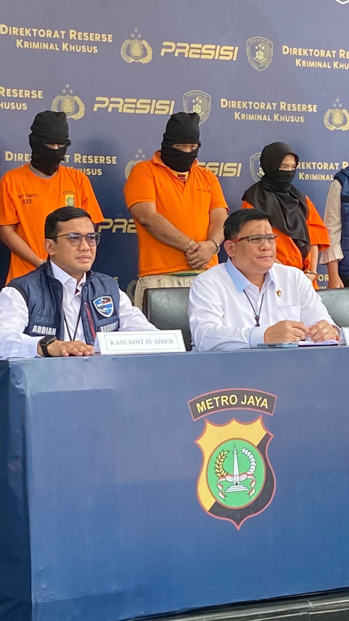 Polda Metro Jaya Bongkar Rumah Produksi Film Porno, Lima Tersangka Termasuk  Sutradara Ditangkap