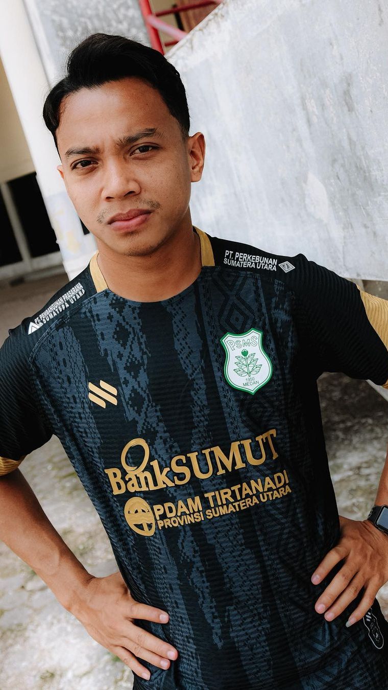 PSMS Medan merilis 3 jersey yang berbeda. Paling membedakan adalah jersey ketiganya yang berwarna hitam dengan corak emas.