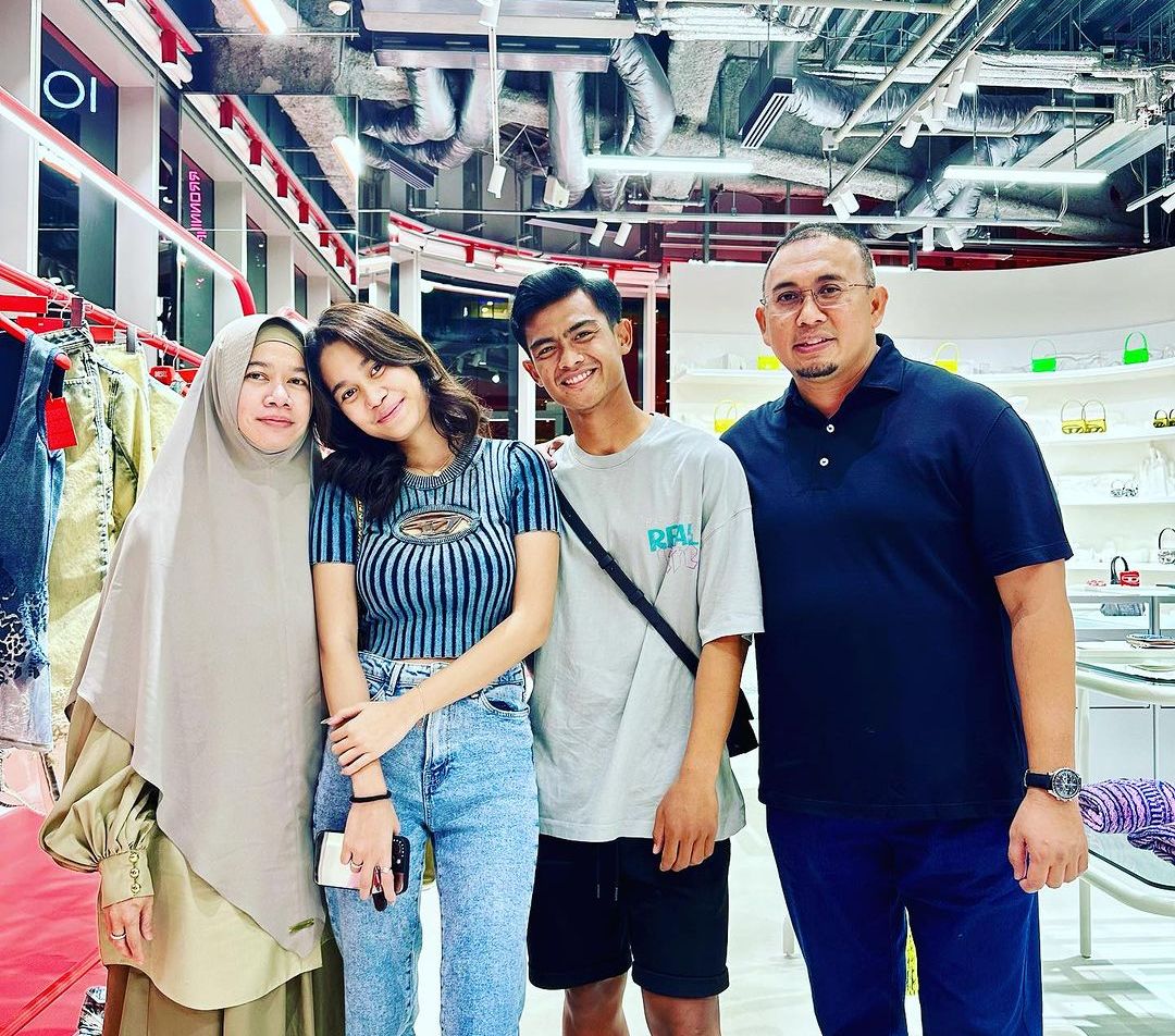Tengok Style Gemas Azizah Salsha, Seleb TikTok Istri Bek Timnas Pratama Arhan