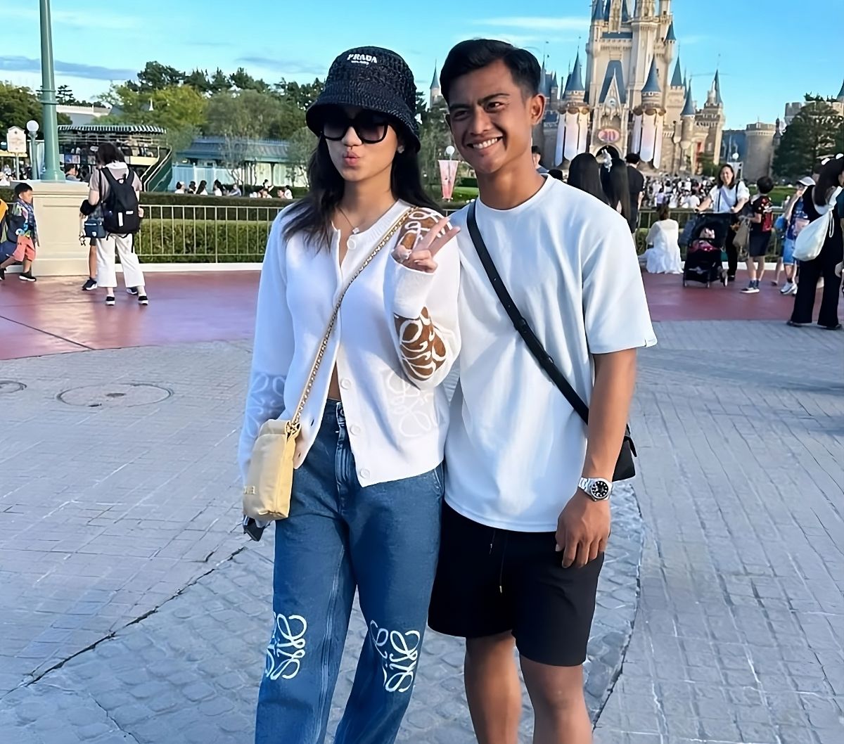 Tengok Style Gemas Azizah Salsha, Seleb TikTok Istri Bek Timnas Pratama Arhan