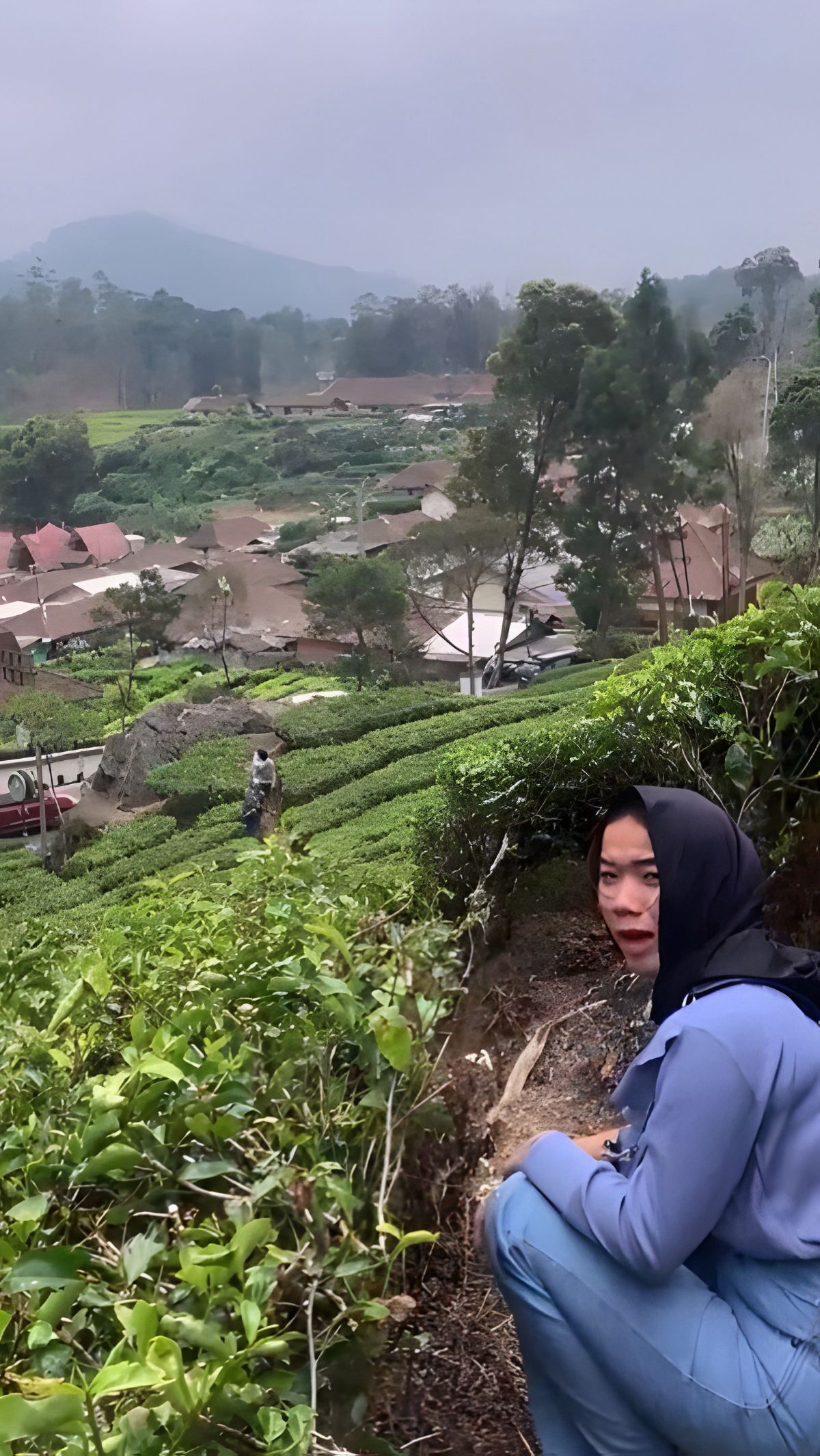 "Katanya fotografer, gimana sih ay," kata perempuan itu dengan perasaan sebal.