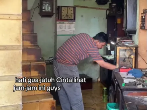 Punya Banyak Harta Karun, Tempat Service Jam di Jatinegara Ini Bak Mesin Waktu, Saat Dibuka Isinya Bikin Merinding