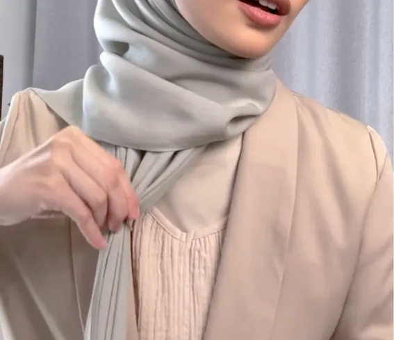 Style 'Sat Set' Hijab Square dengan Ring