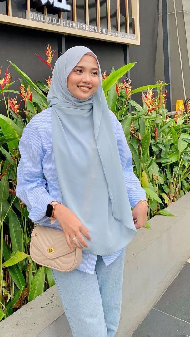 Bisa jadi ide styling hijab curve nuansa kasual
