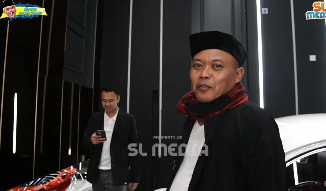 "Ndre, jangan gitu Ndre. Kalau sama temen tipis-tipis aja keuntungannya,"