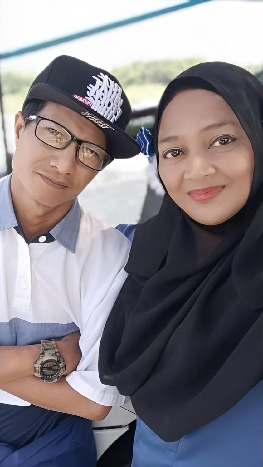 Telah 21 tahun bercerai, mantan pasutri memutuskan untuk rujuk kembali.