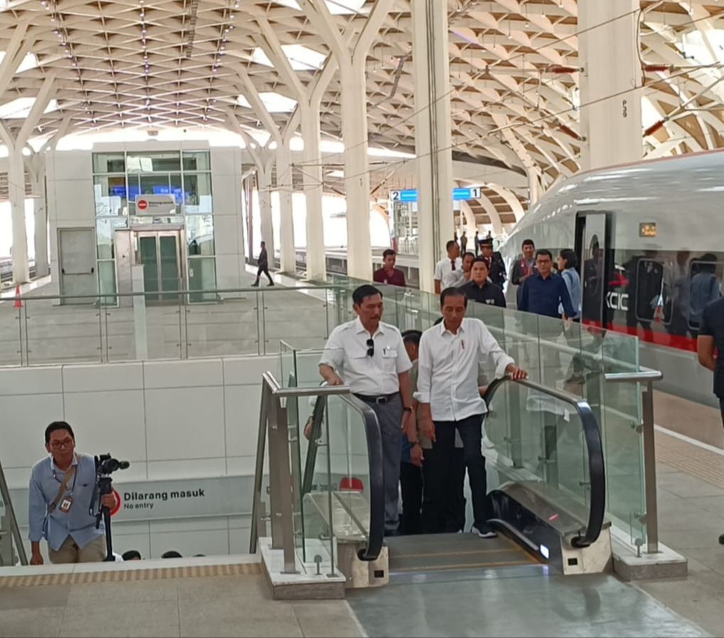Jokowi Jajal Kereta Cepat, Jakarta ke Bandung gak Sampai Setengah Jam!