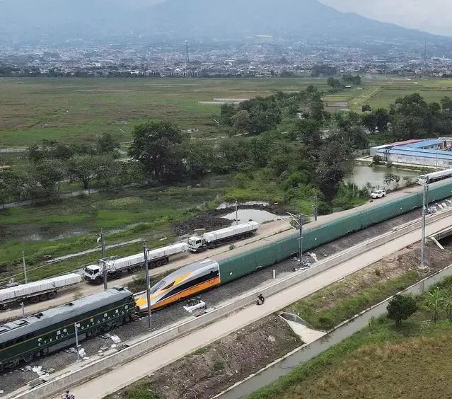 Jokowi Jajal Kereta Cepat, Jakarta ke Bandung gak Sampai Setengah Jam!