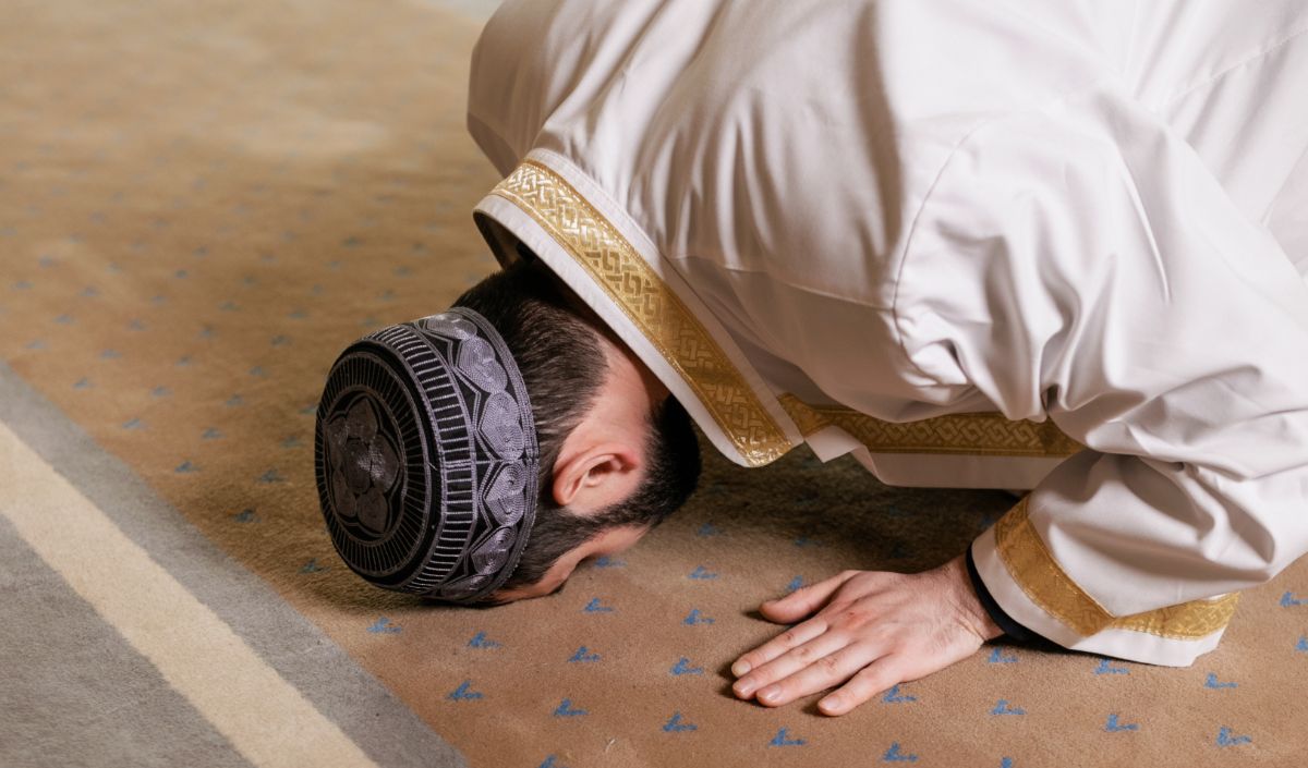6. Sujud