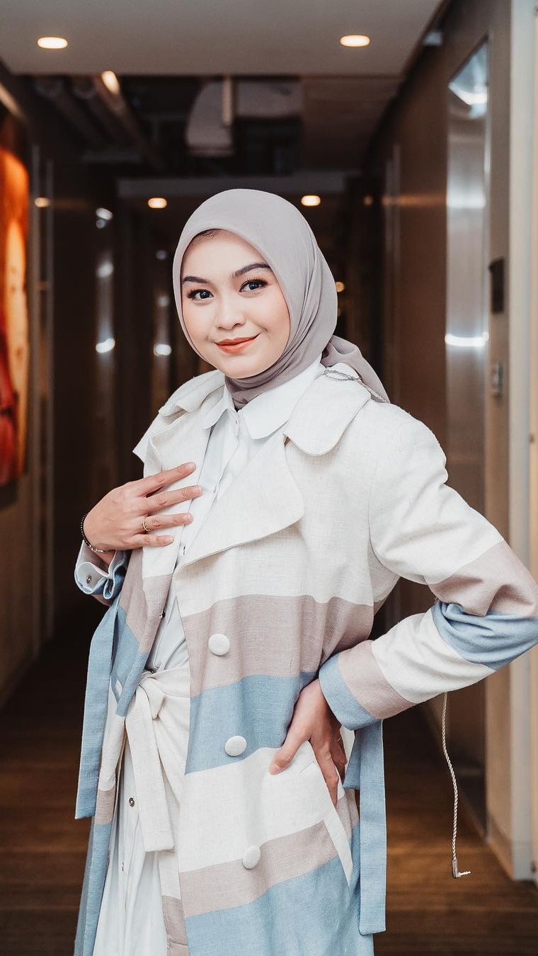 Outer Bikin Look Sangat Berbeda, Tiru Gaya Salma Salsabil