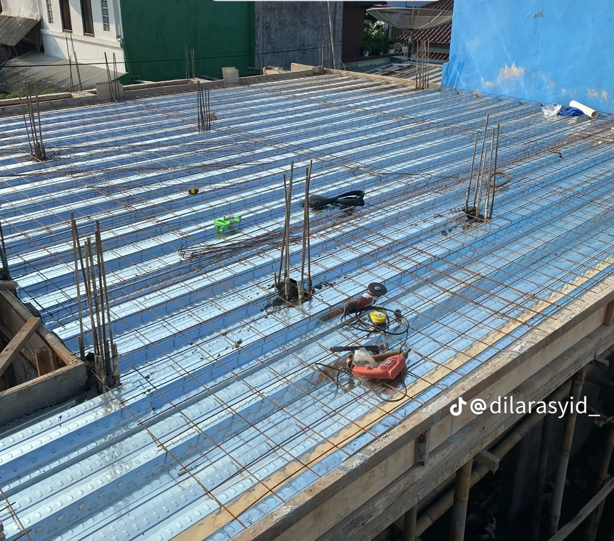 Transformasi Rumah Tua Jadi Gedongan, Berkonsep Modern dengan Lantai Dua yang Bikin Melongo