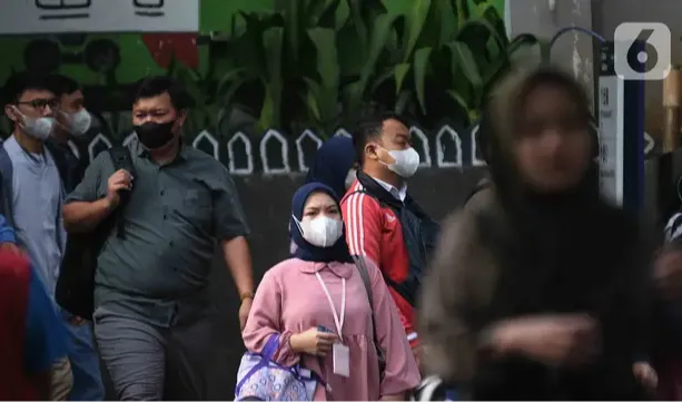 Saat ini, pemerintah memang mengimbau masyarakat bekerja dari rumah atau WFH serta menggunakan masker saat keluar rumah. Nadia mengatakan, imbauan WFH dan menggunakan masker semata karena polusi udara. <br>