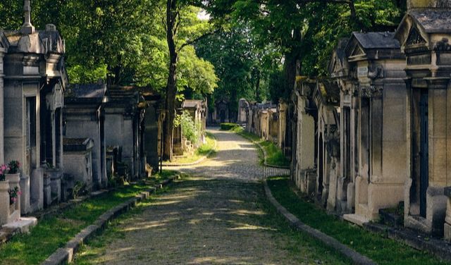 The Père Lachaise Cemetery is the largest and the most popular cemetery in Paris. This place becomes the final resting place of many famous figures, such as Oscar Wilde and Jim Morrison.