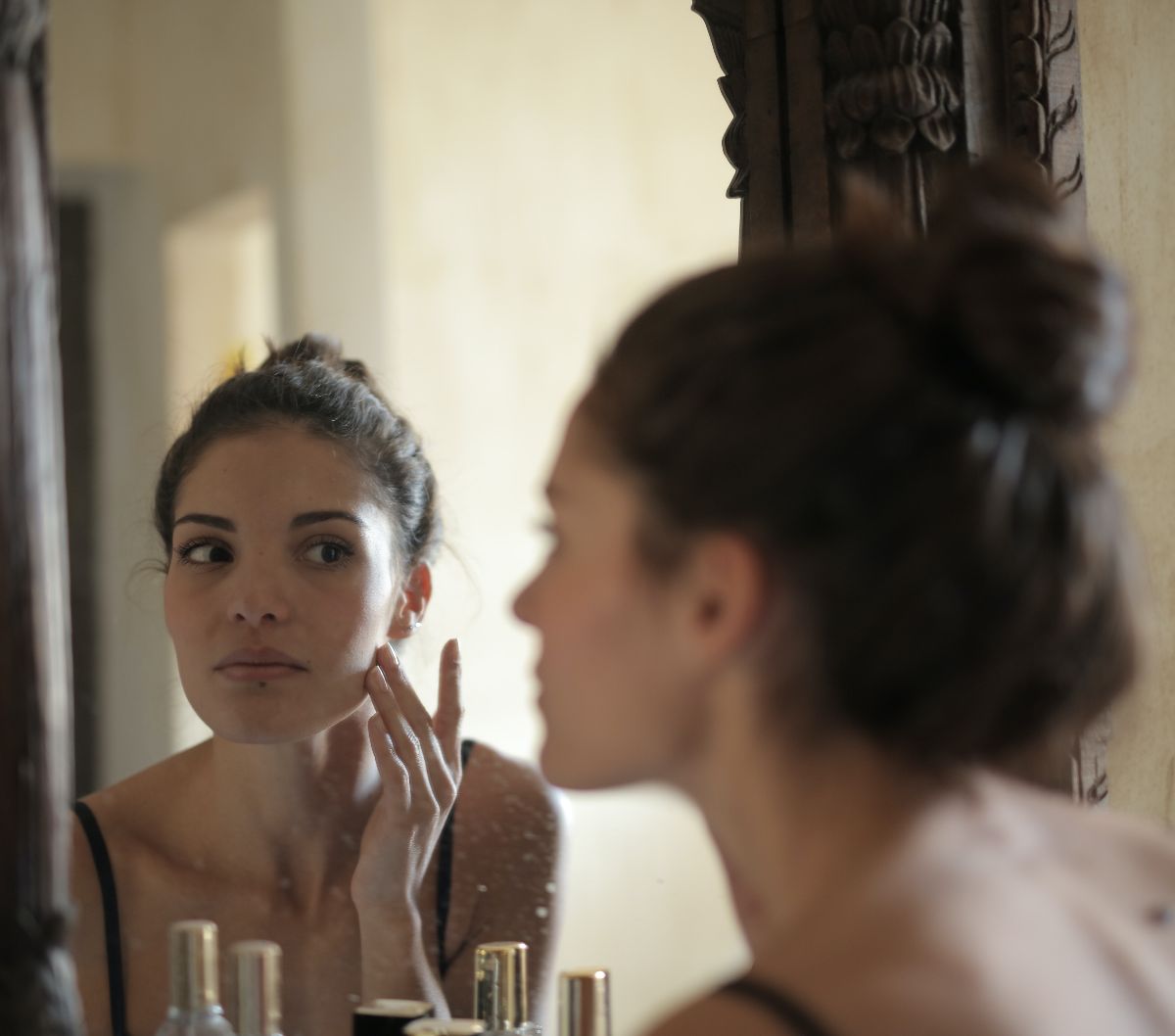 Bye Bye Makeup Cakey! Ini Tips Agar Makeup Terlihat Flawless