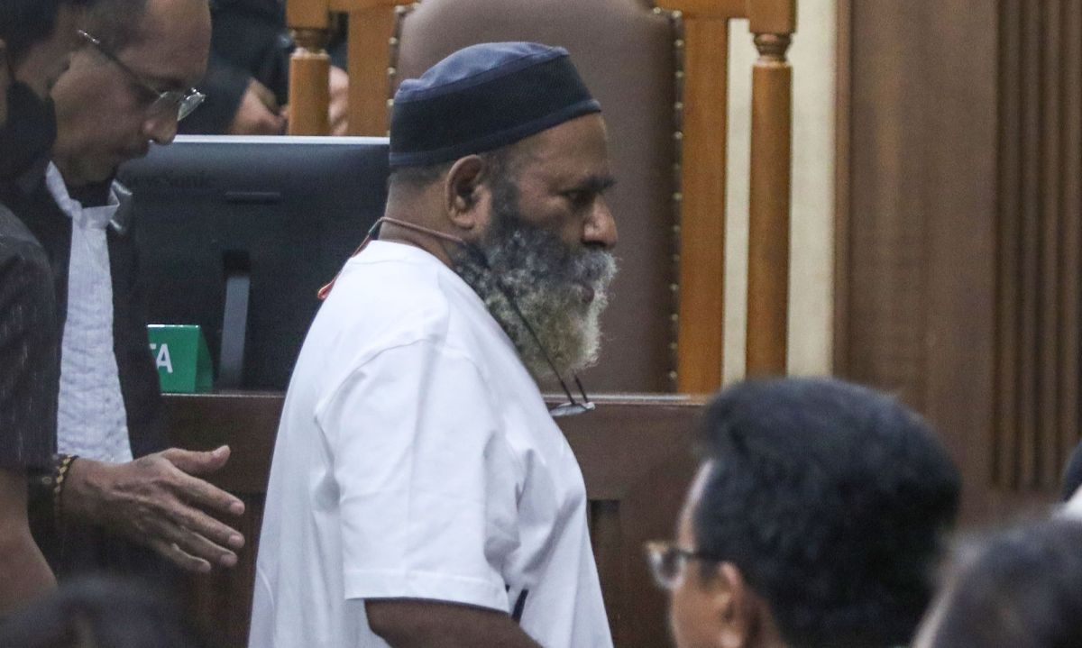 FOTO: Ekspresi Lukas Enembe Dituntut Penjara 10 Tahun 6 Bulan dan Bayar Uang Pengganti Rp47,8 Miliar