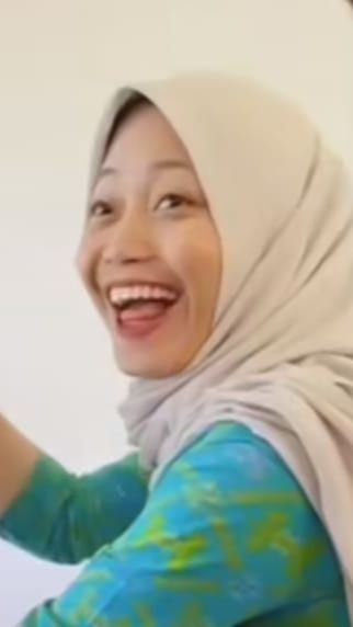 Viral Bu Guru Cantik Hapus Make Up Siswi Yang Dandan Ke Sekolah, Aksi ...