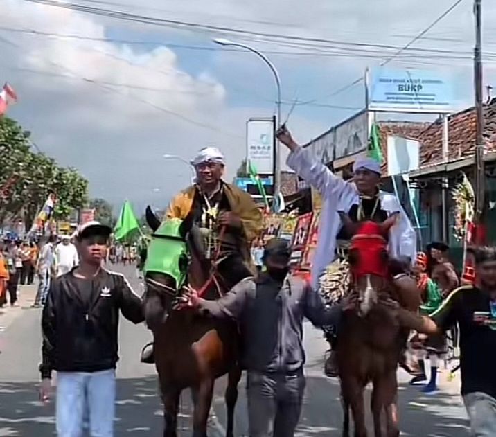 Viral Pesta Pernikahan di Pasar Serasa Pesta Rakyat, Pedagang Jadi Penyedia Makanan, Warga Boleh Datang dan Bungkus