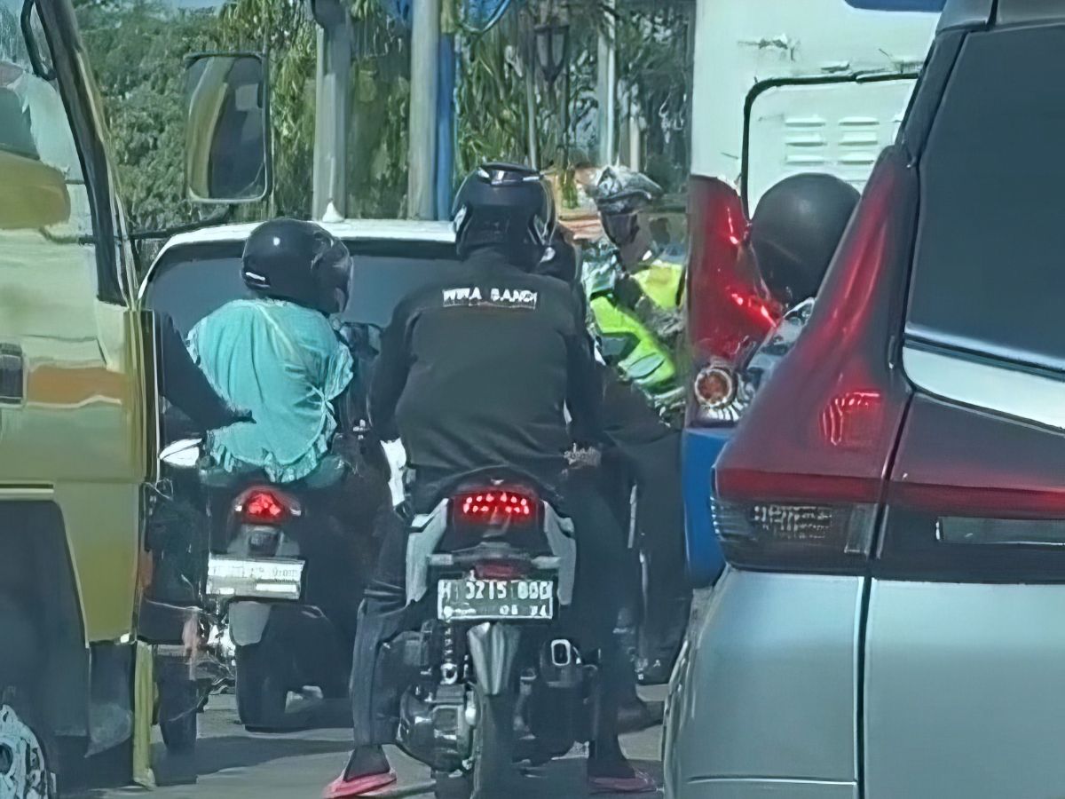 Video Viral Pemotor Tak Pakai Helm `menghilang` Saat Mau Dipergok