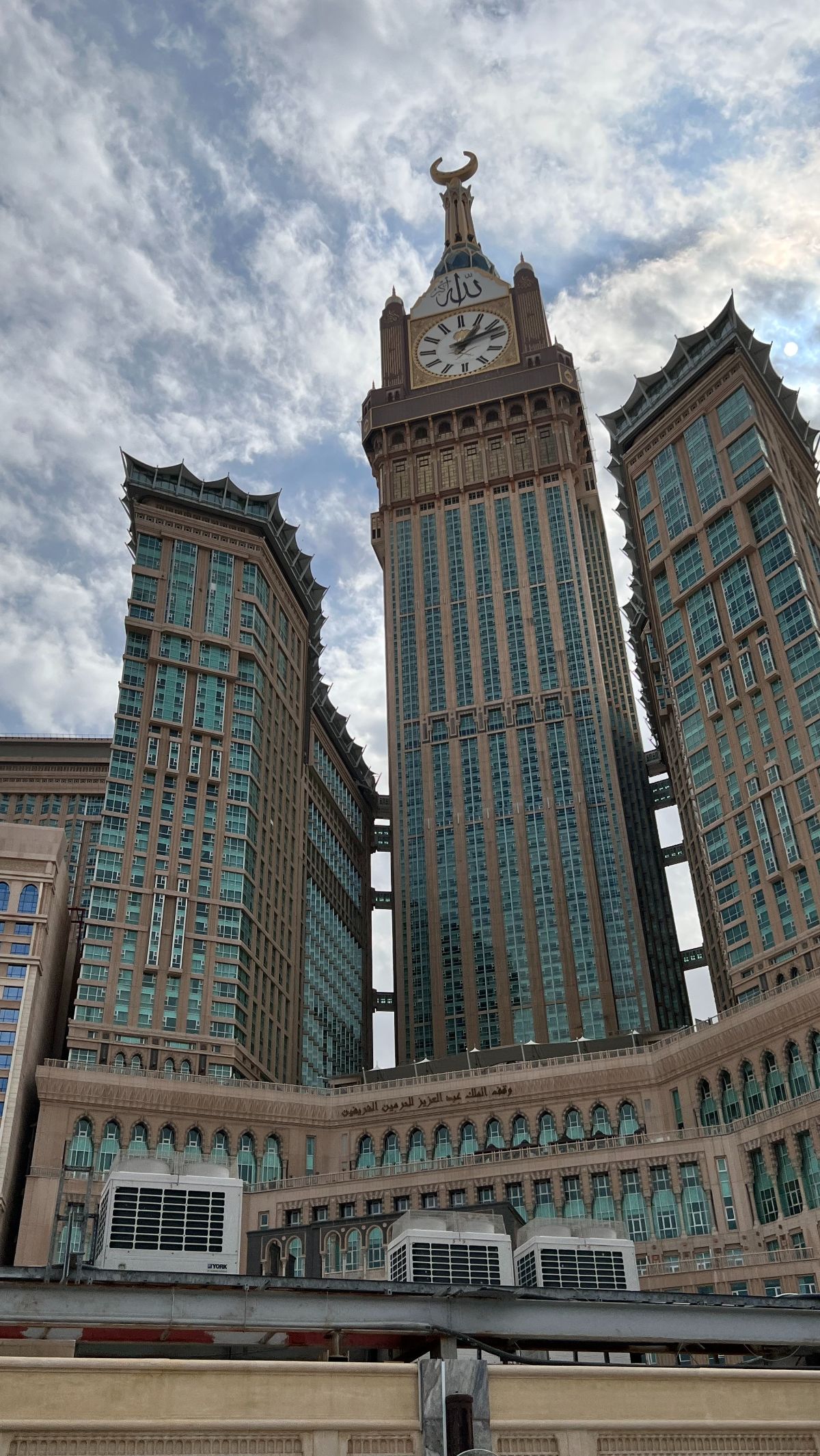 Itulah sederet potret apartemen mewah milik TKI asal Madura yang kini menetap di Arab Saudi