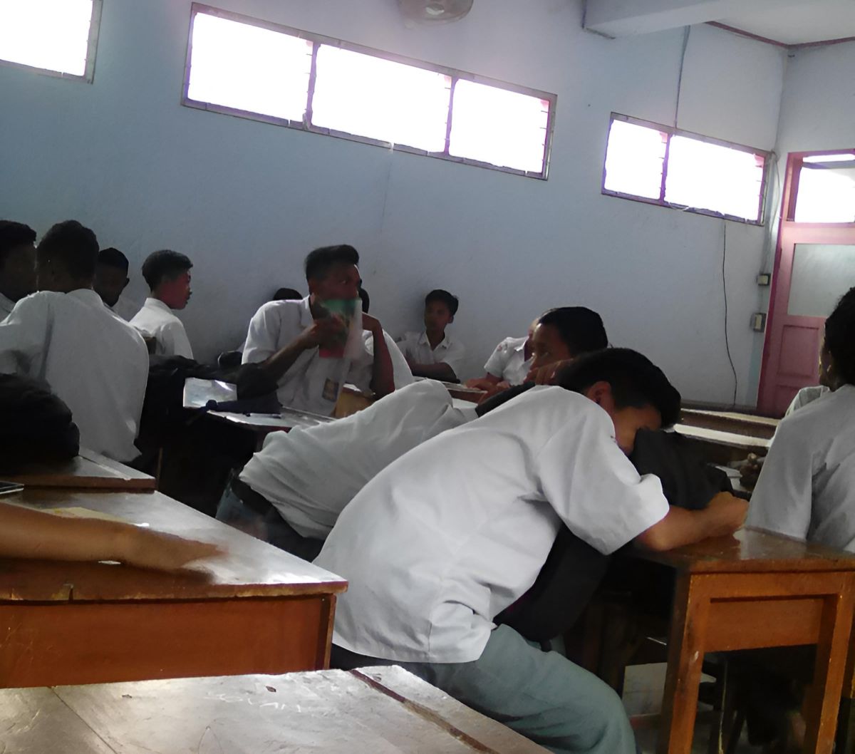 Curiga Kelas Sepi dan Pintu Tertutup Rapat, Pas Digerebek Langsung Terkejut dan Panik