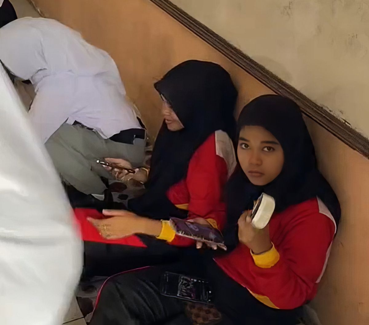 Curiga Kelas Sepi dan Pintu Tertutup Rapat, Pas Digerebek Langsung Terkejut dan Panik