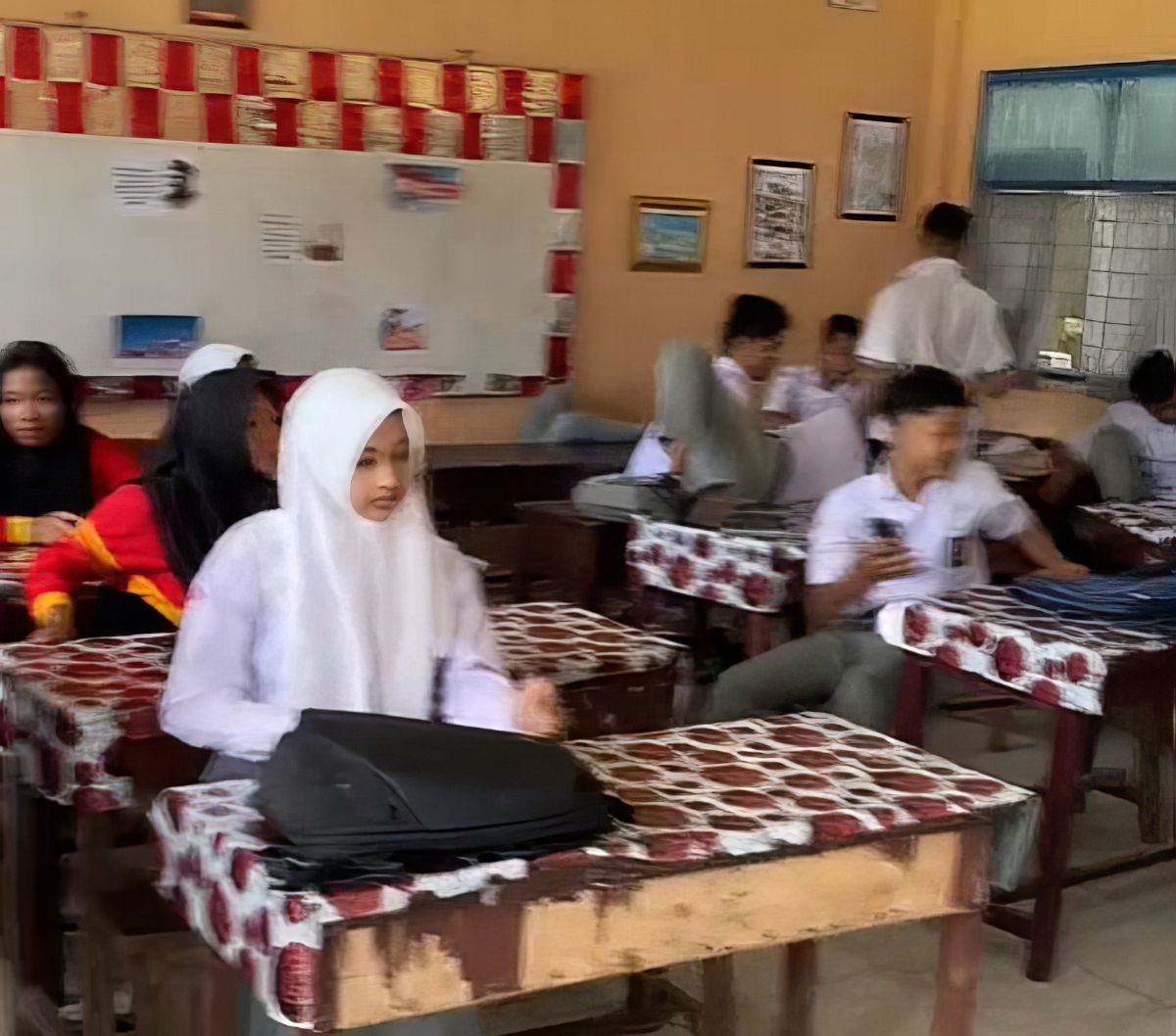 Curiga Kelas Sepi dan Pintu Tertutup Rapat, Pas Digerebek Langsung Terkejut dan Panik