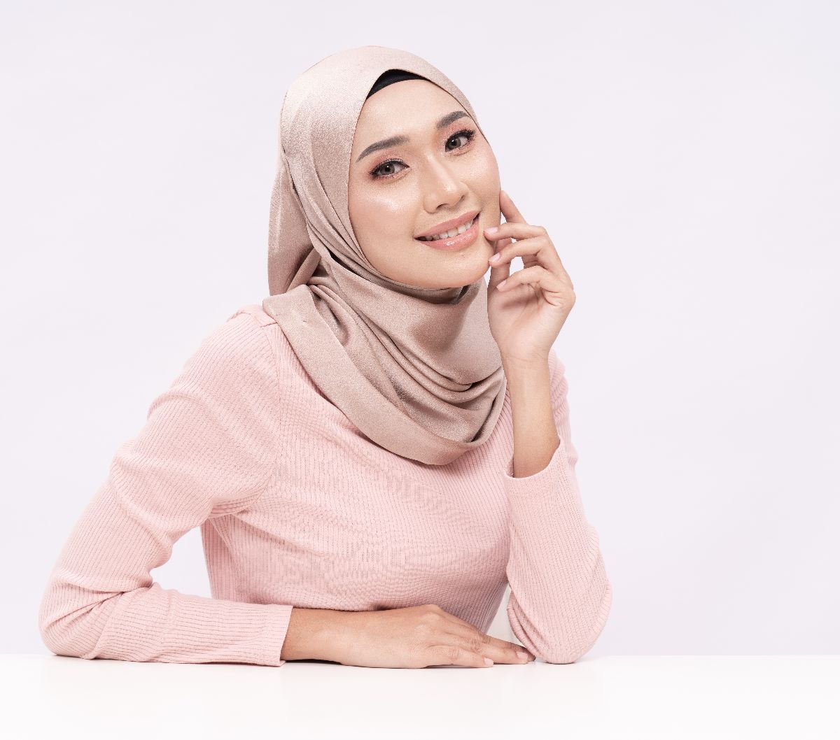 Doa Mencerahkan Wajah Supaya Aura Positif Terpancar dan Disukai Banyak Orang