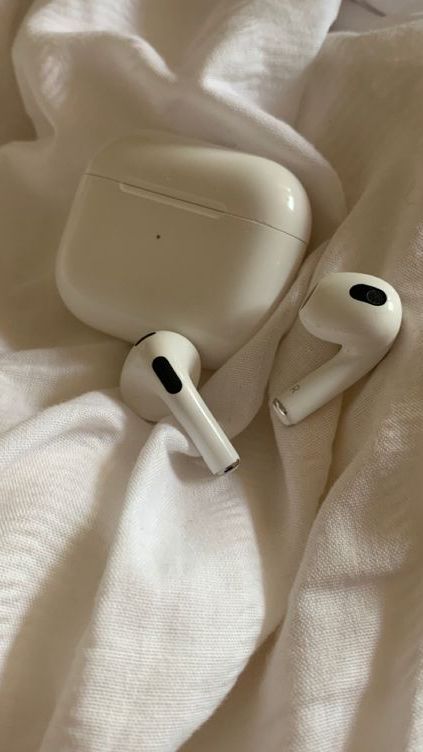 Woman Accidentally Swallows Apple AirPod For Mistaking It As Vitamin