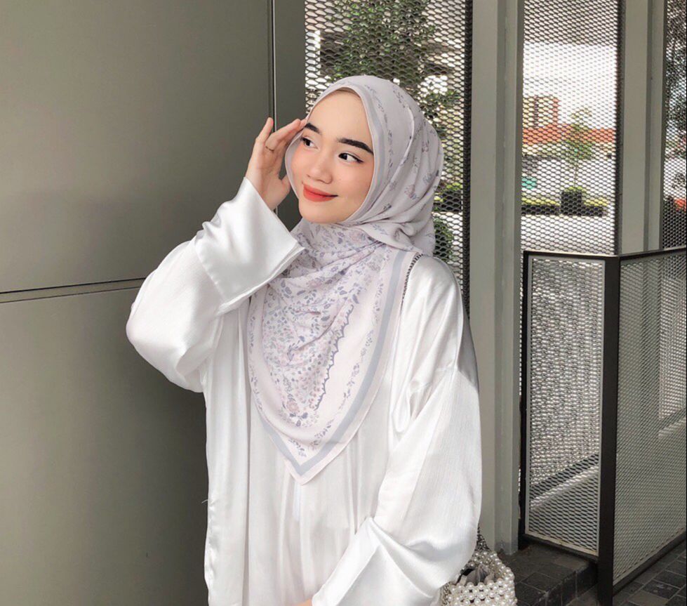 Pashmina Motif Styling Simpel, Look Sweet dan Fashionable