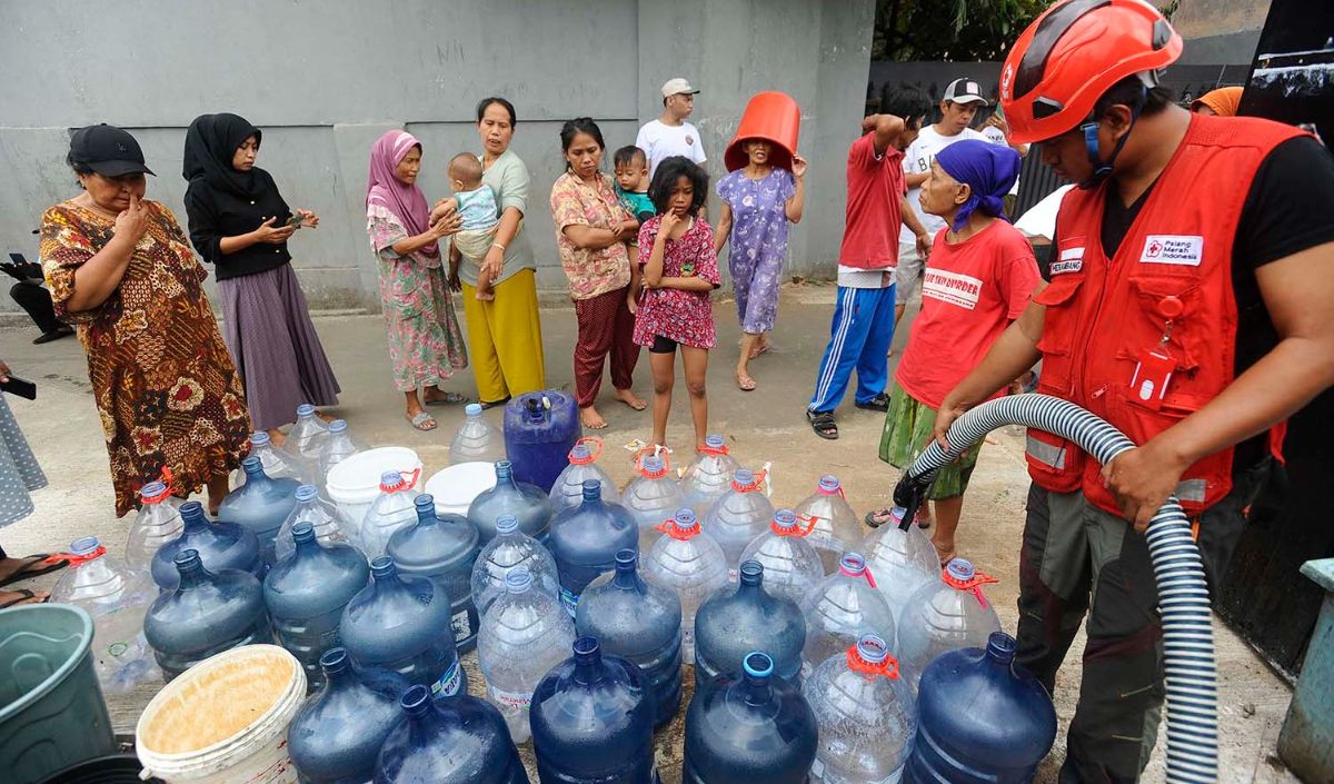 Sedikitnya ada 176 Kepala Keluarga (KK) yang mengalami krisis air bersih akibat kemarau panjang.<br>