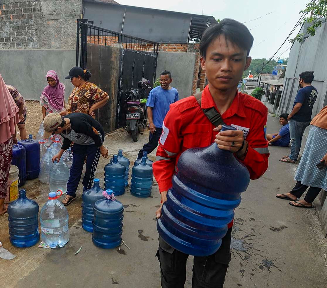 Foto Musim Kemarau Pmi Kota Depok Salurkan Ribuan Liter Air Bersih Untuk Warga