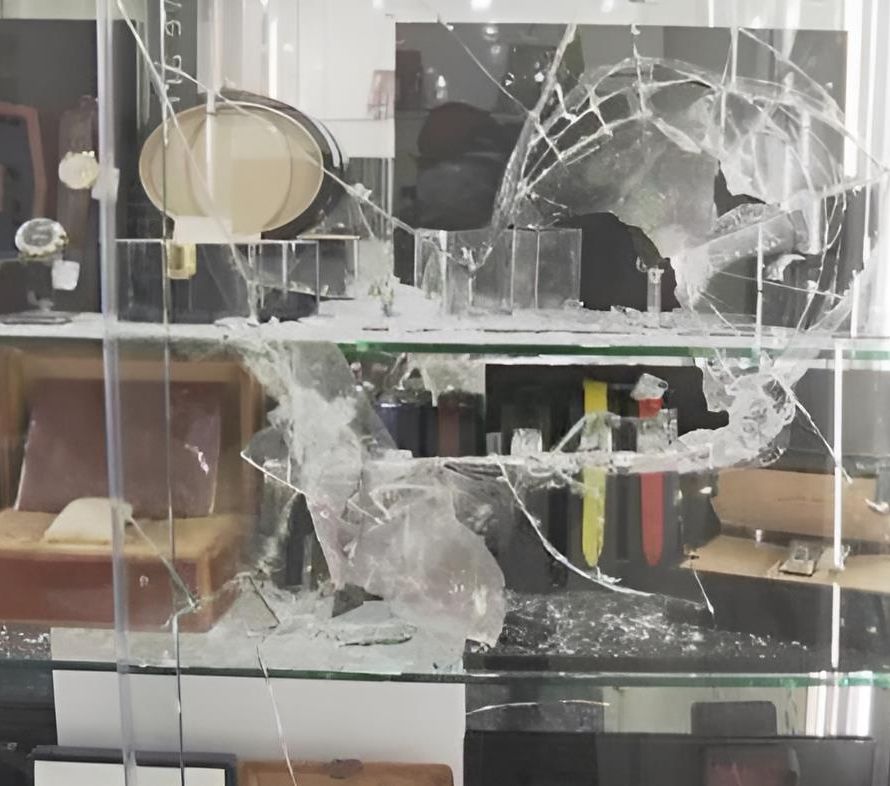 Geger Bocah 10 Tahun Ikut Perampokan Toko Jam Tangan Mewah, Beraksi dengan Seragam SD